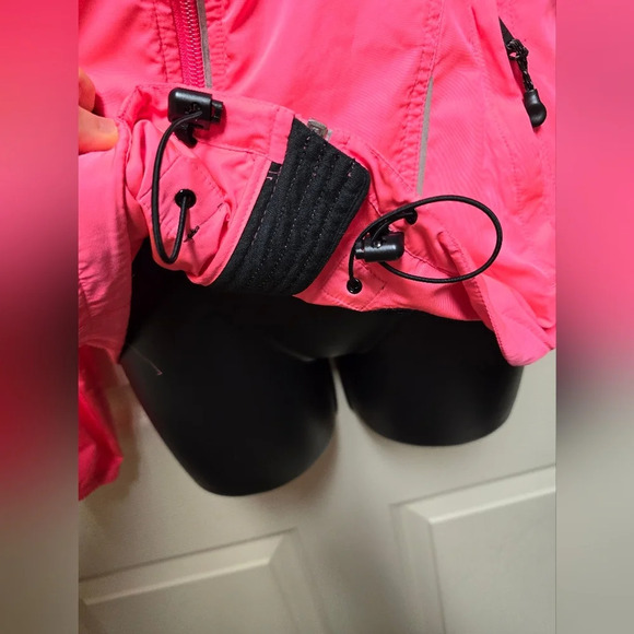 Brooks Nightlife Essential II Running Jacket Pink for Women -- Size: Med - Picture 9 of 17